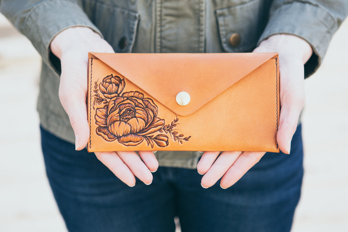 とも　TODAYFUL Leather Multi Pochette The perfect gift 🎁 the Multi Pochette is such a versatile bag